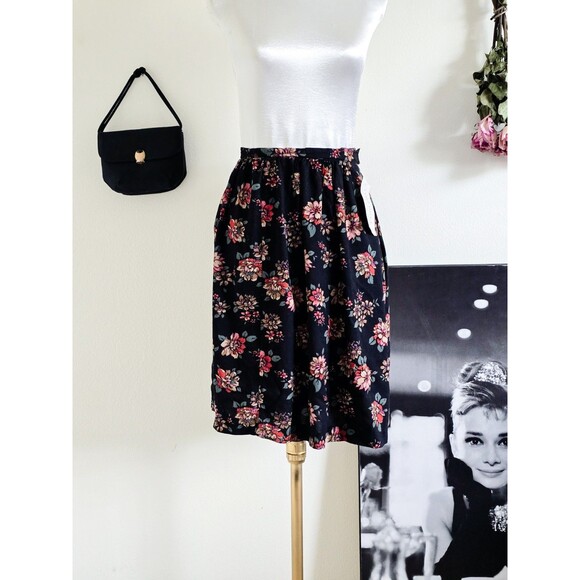 Vintage Cotton Dresses & Skirts - Vintage 80s Black Cotton Floral Gathered Full Aline Knee Length Skirt Dark M L